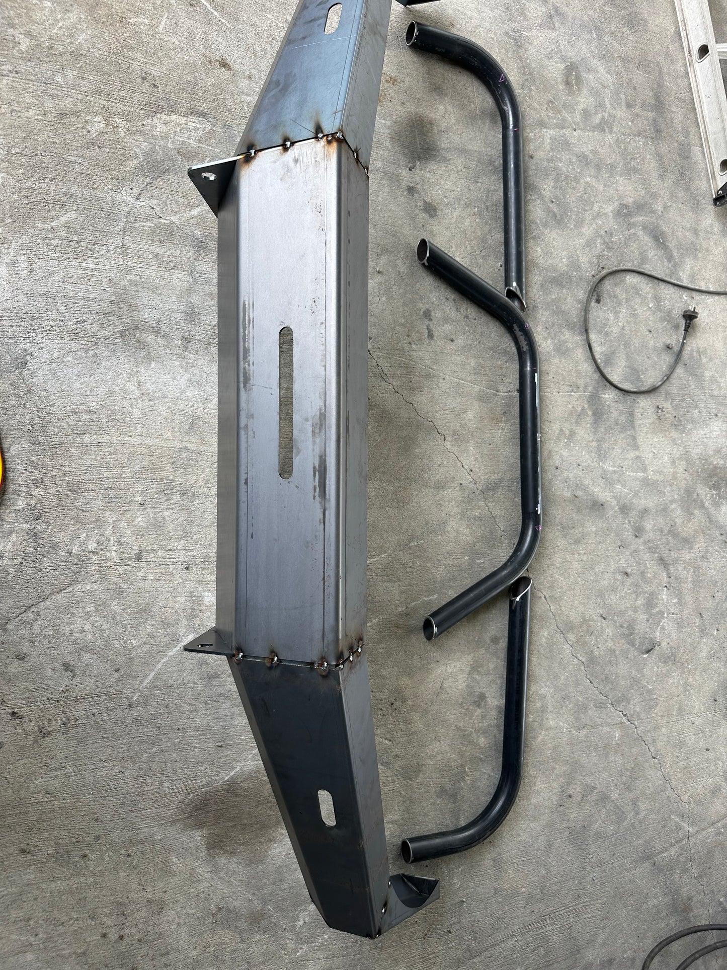 105 Series Custom Flatpack Bullbar